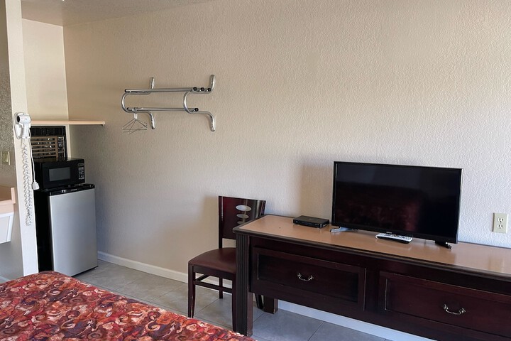 Room 7 of 12