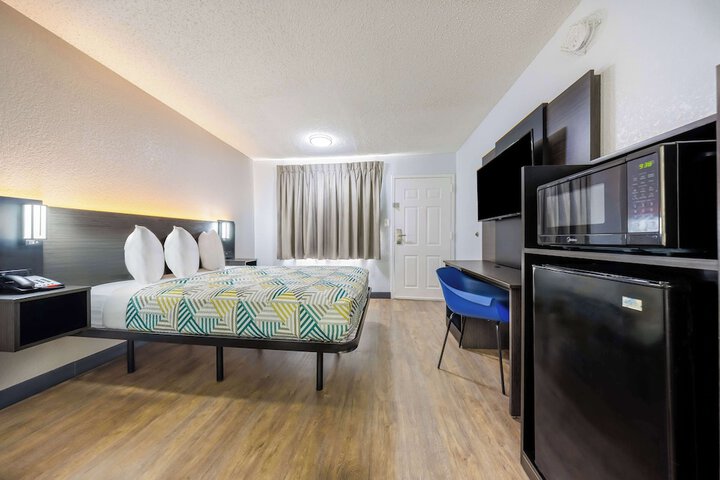 Room 17 of 24