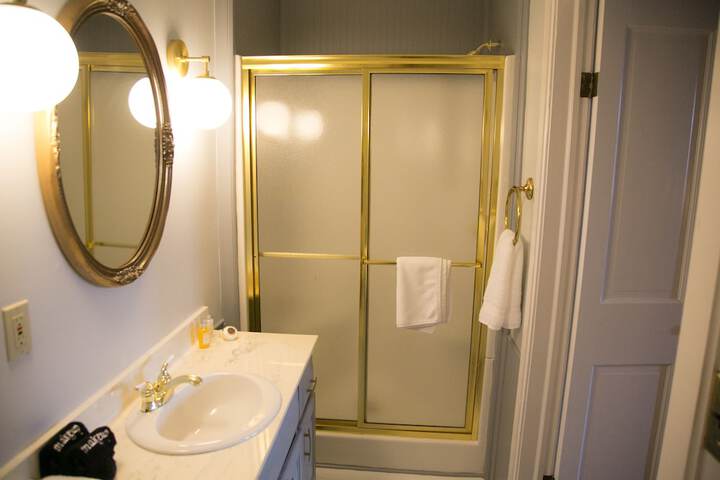 Room 43 of 87