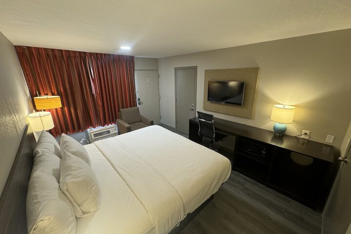 Room 12 of 25