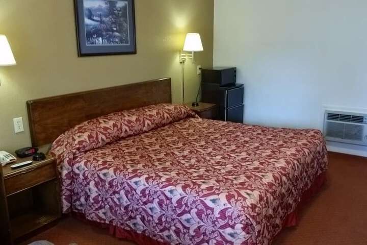 Room 9 of 14