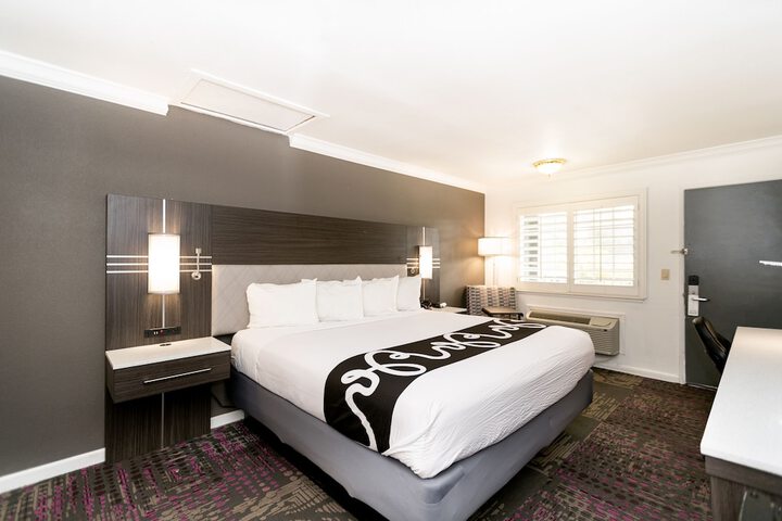 Room 12 of 30