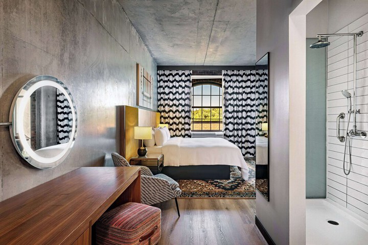 Room 44 of 104
