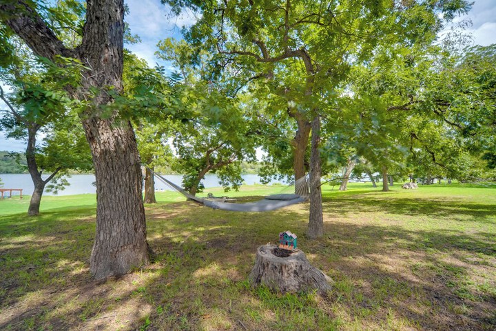 Cozy Casita & Cabana on Lake Marble Falls!