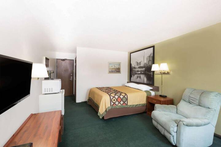 Room 9 of 32