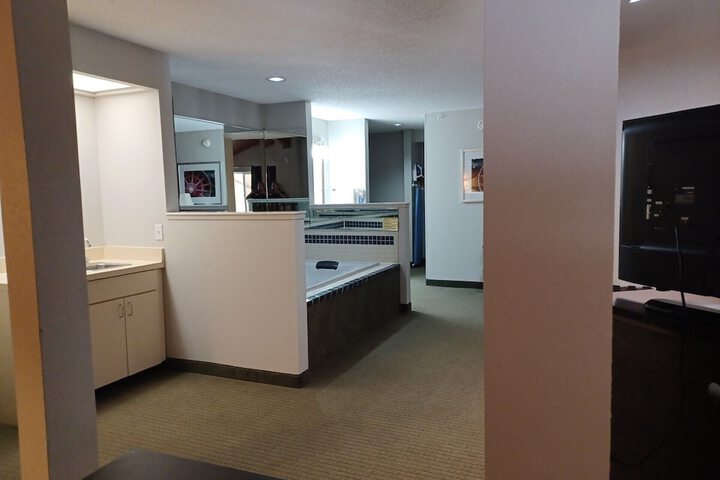 Room 11 of 34