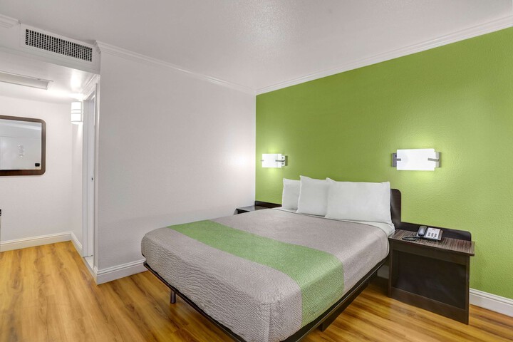 Room 10 of 27