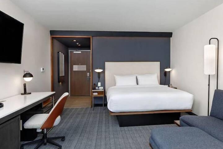 Room 27 of 38