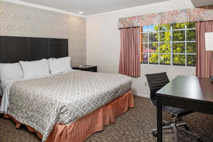 Room 22 of 34
