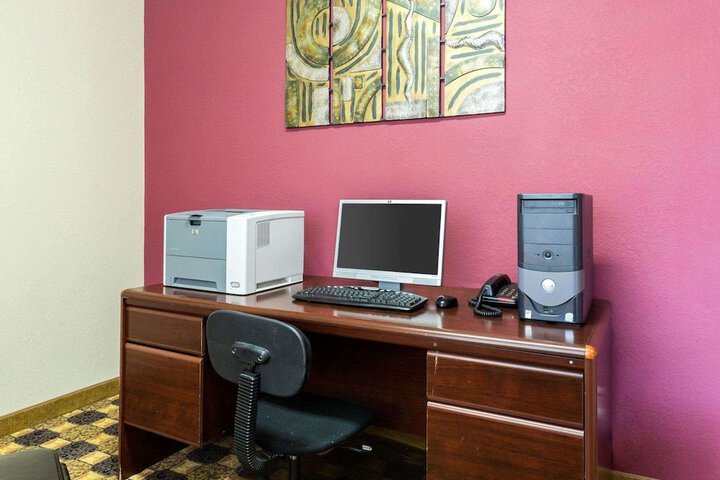 Quality Suites Huntsville Near University
