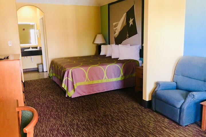Room 16 of 30