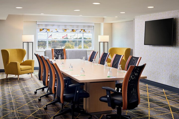 Holiday Inn Hotel & Suites Oakville at Bronte by IHG