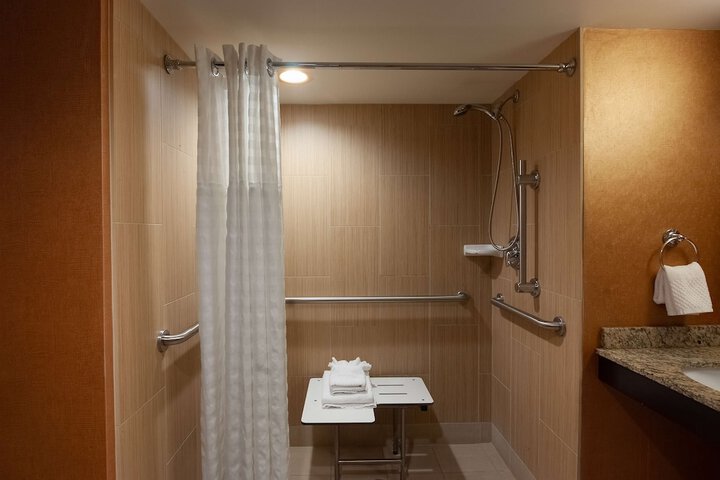 Room 12 of 38