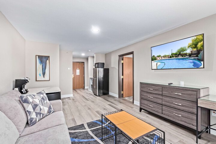 Room 9 of 25