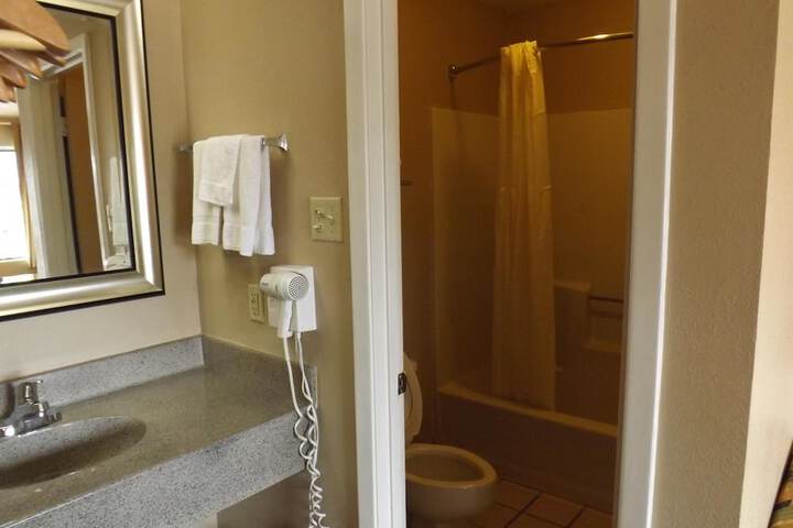 Room 14 of 27