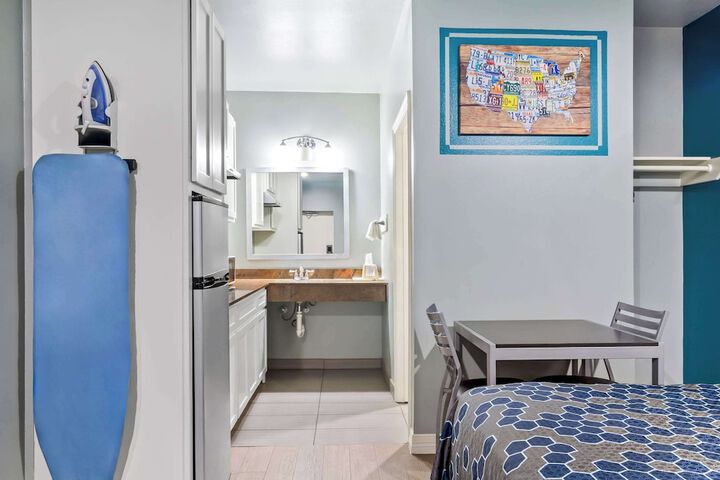 Econo Lodge Inn & Suites Channelview - Houston East