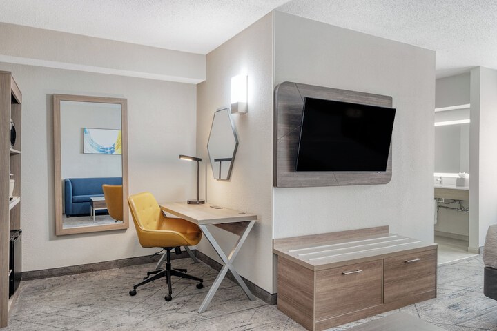 Room 13 of 35