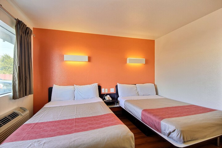 Room 21 of 35