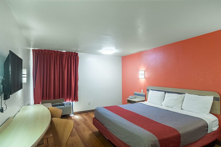 Room 18 of 30
