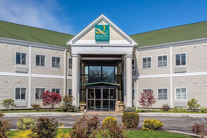Quality Inn & Suites Middletown - Newport