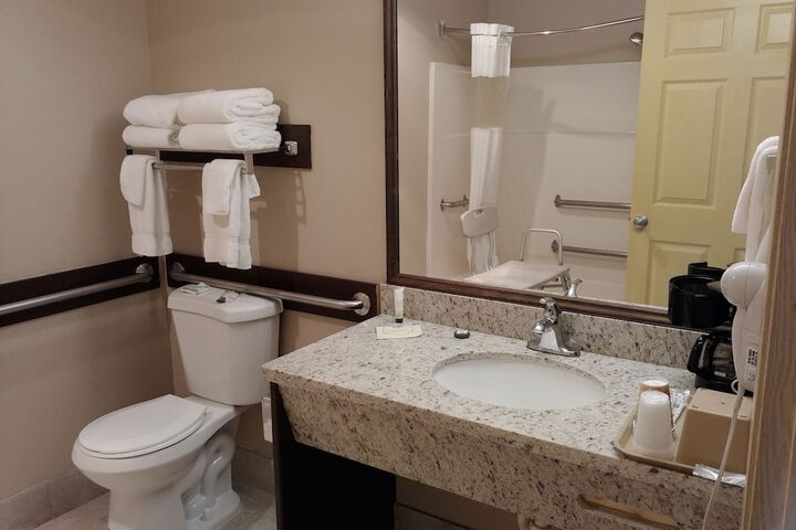 Room 8 of 28