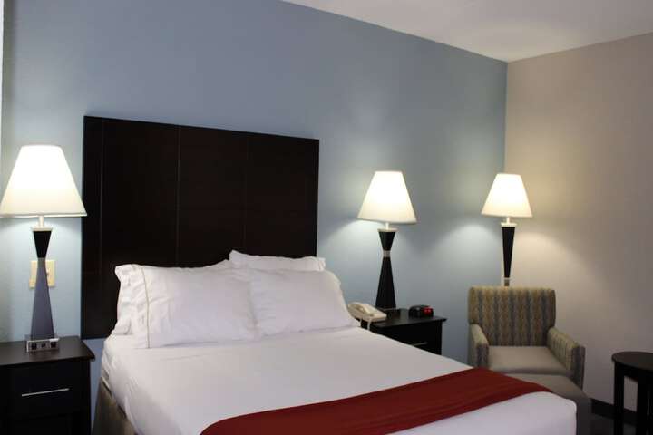 Holiday Inn Express Forsyth by IHG