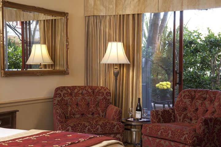 Room 5 of 16