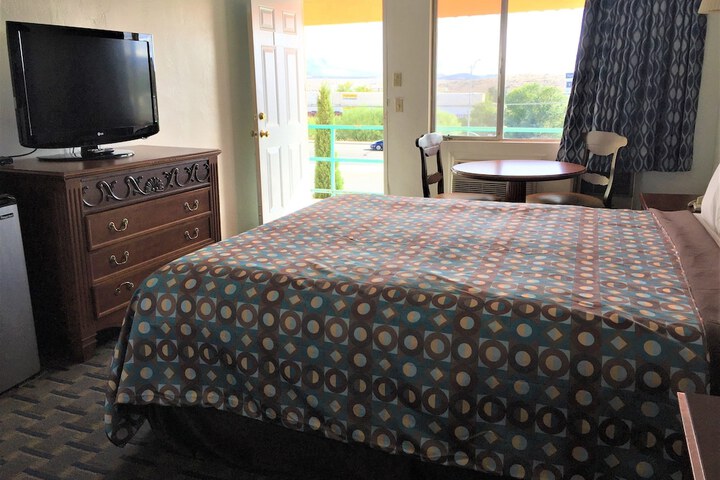 Room 10 of 19