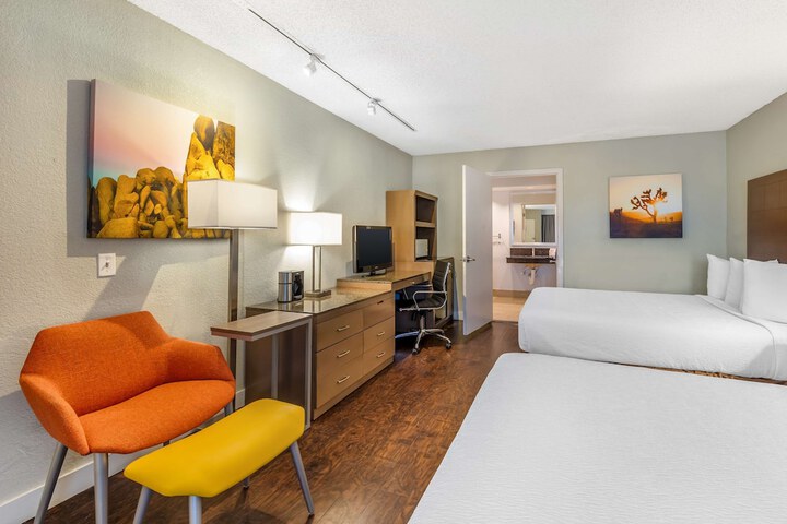 Room 25 of 33