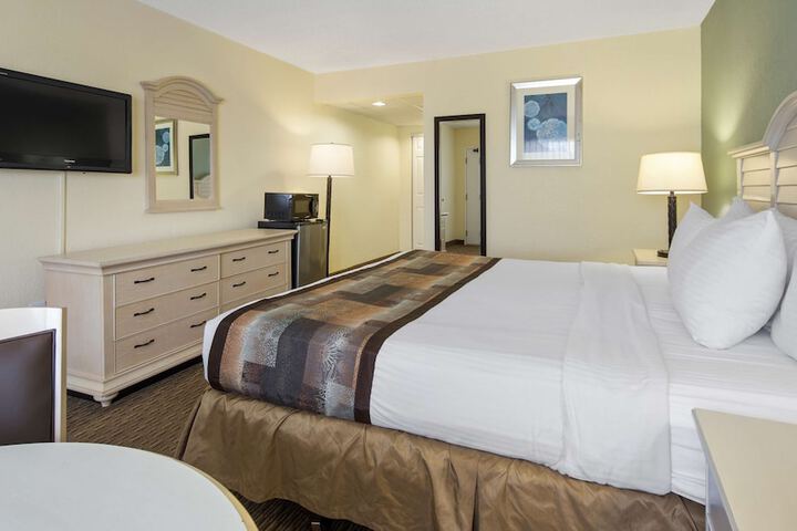 Room 12 of 24