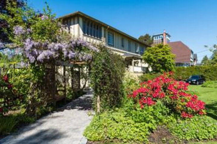 Oak Bay Guest House Bed & Breakfast