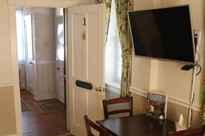 Room 33 of 74