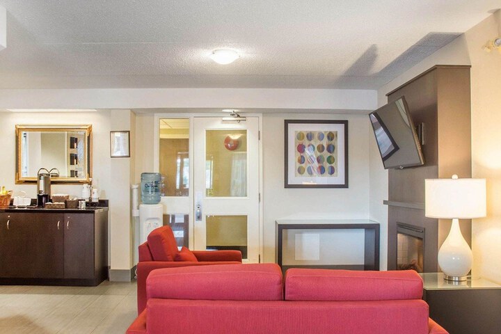 Hotel Interior 10 of 33