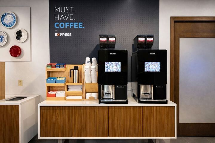 Holiday Inn Express & Suites Douglas by IHG