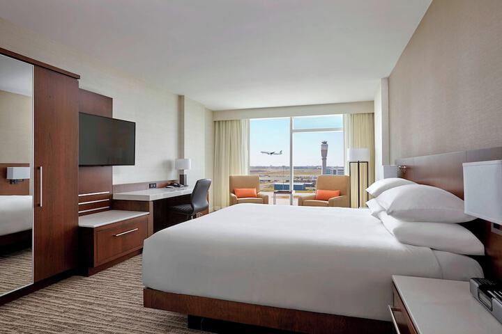 Calgary Airport Marriott In-Terminal Hotel