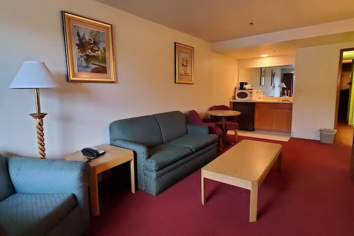Olympic Inn & Suites