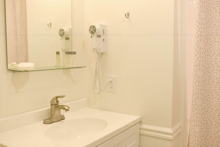 Sandwich Inn and Suites