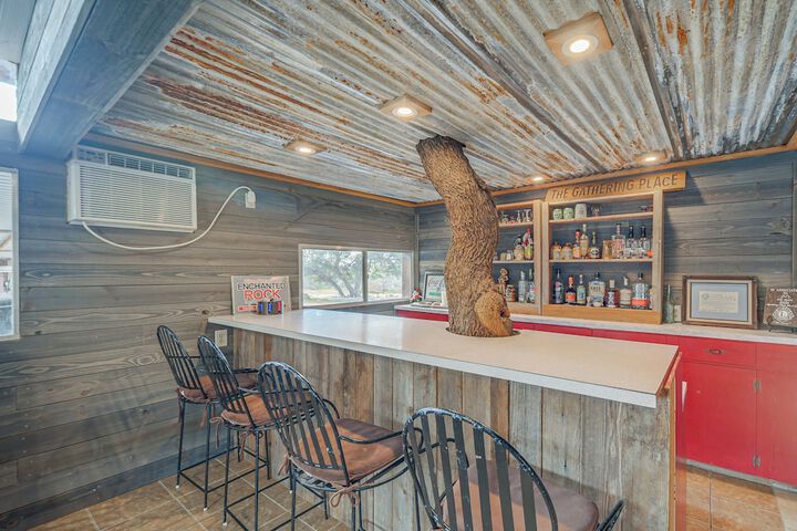 Rustic & Western House on Lake - Swim & Fish!