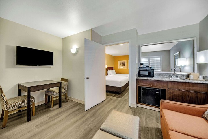 Room 36 of 44