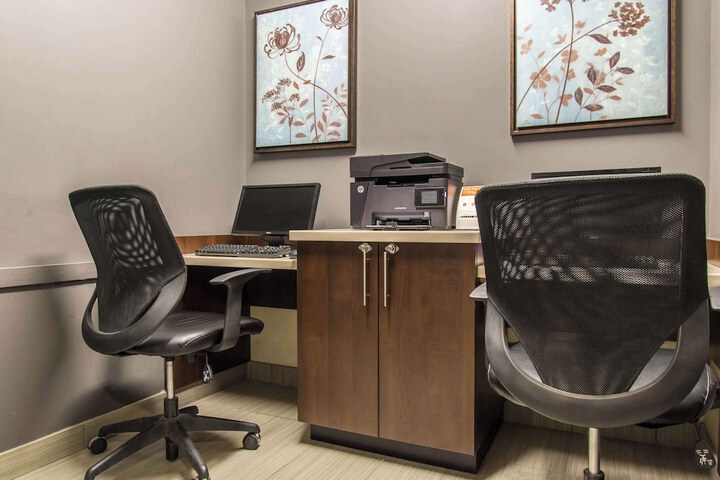 Business Center 31 of 31