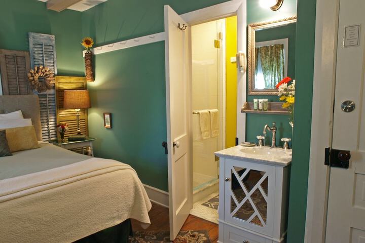 1825 Inn Bed and Breakfast