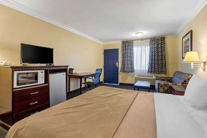 Room 10 of 39