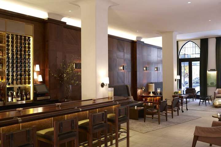 Lounge 60 of 62
