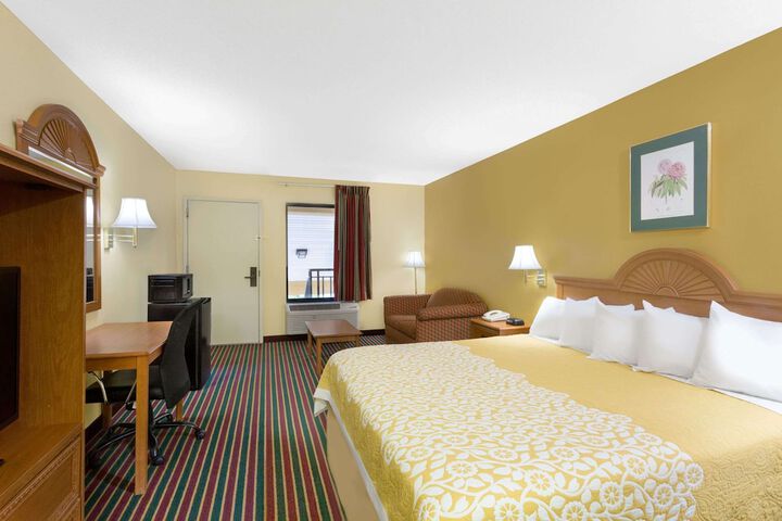 Room 4 of 16