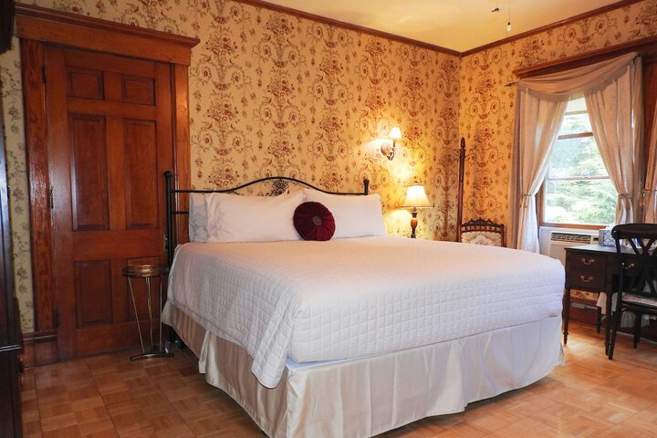 Champaign Garden Inn