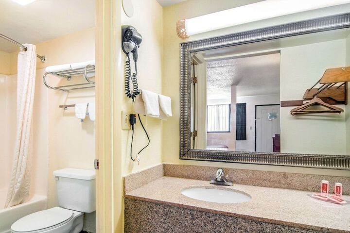 Room 21 of 21