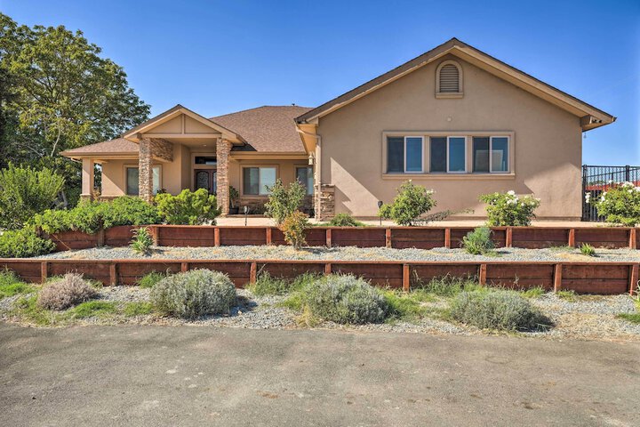 Near Wineries: Elk Grove Getaway w / Saltwater Pool