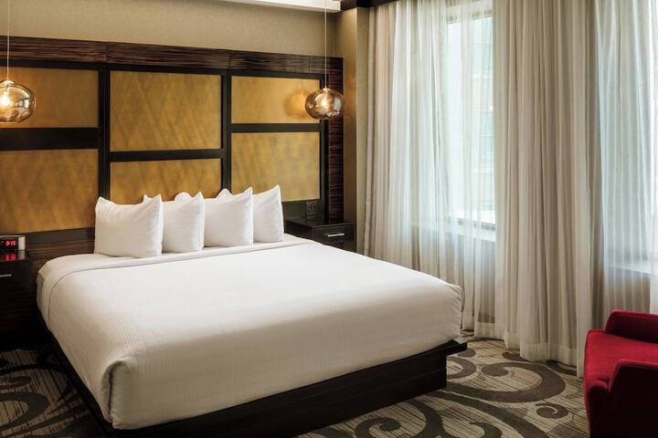 Metropolitan at the 9 Autograph Collection