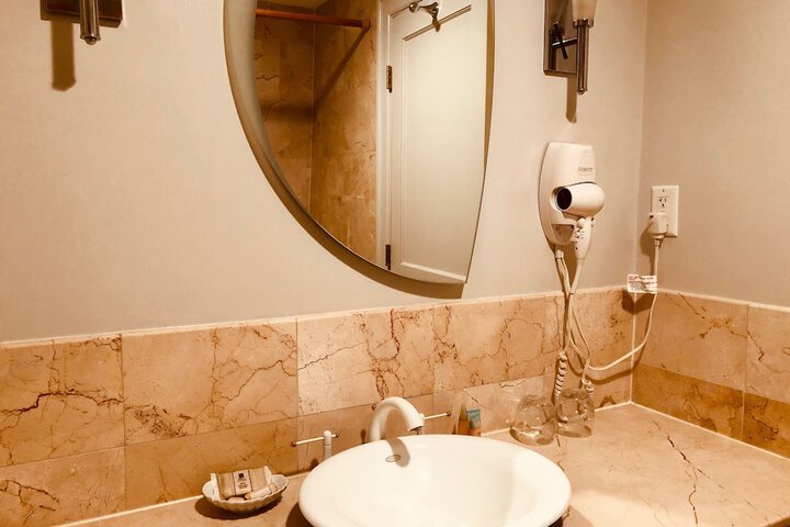 Room 14 of 21