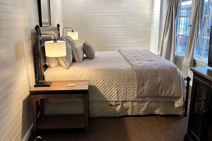 Room 11 of 14